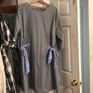 Cute gingham dress with bow detail